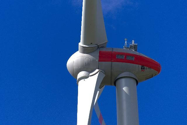 Is there oil in a wind turbine?